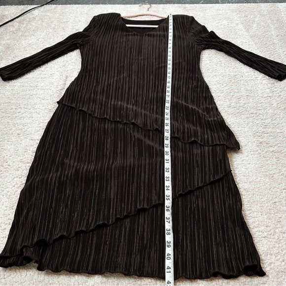 Connected Apparel Chocolate Brown 3/4 Sleeve Micro Pleat Midi Dress Size 12 Tier - Picture 9 of 10
